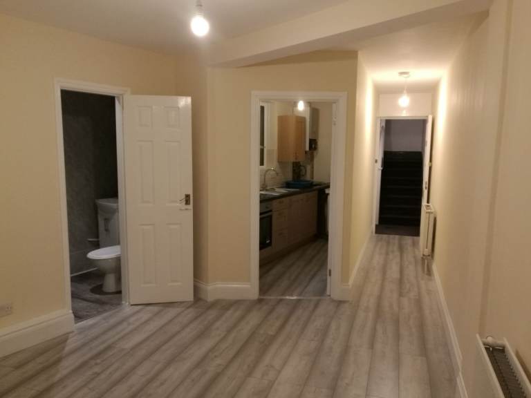 2 bedroom flat to rent next to Romford Station