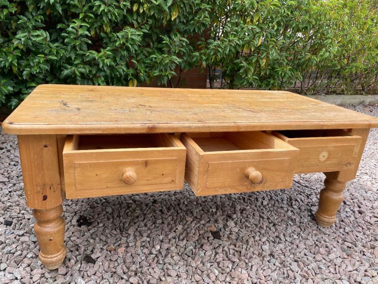 Solid wood coffee table with drawers 