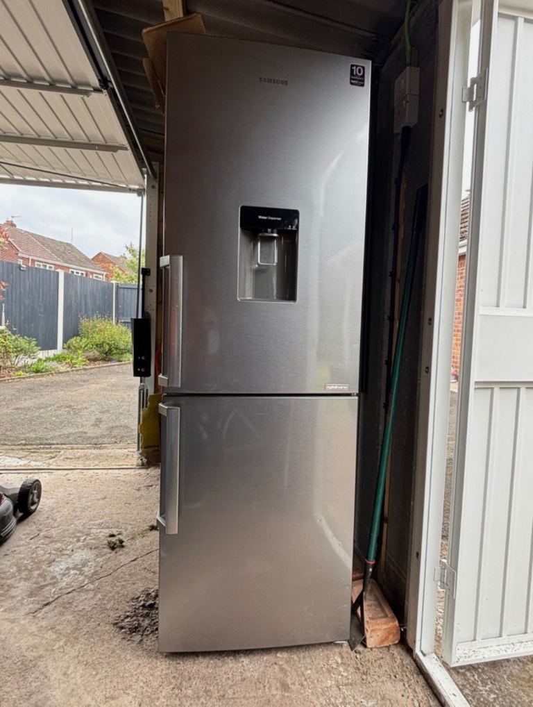 Fridge freezer 