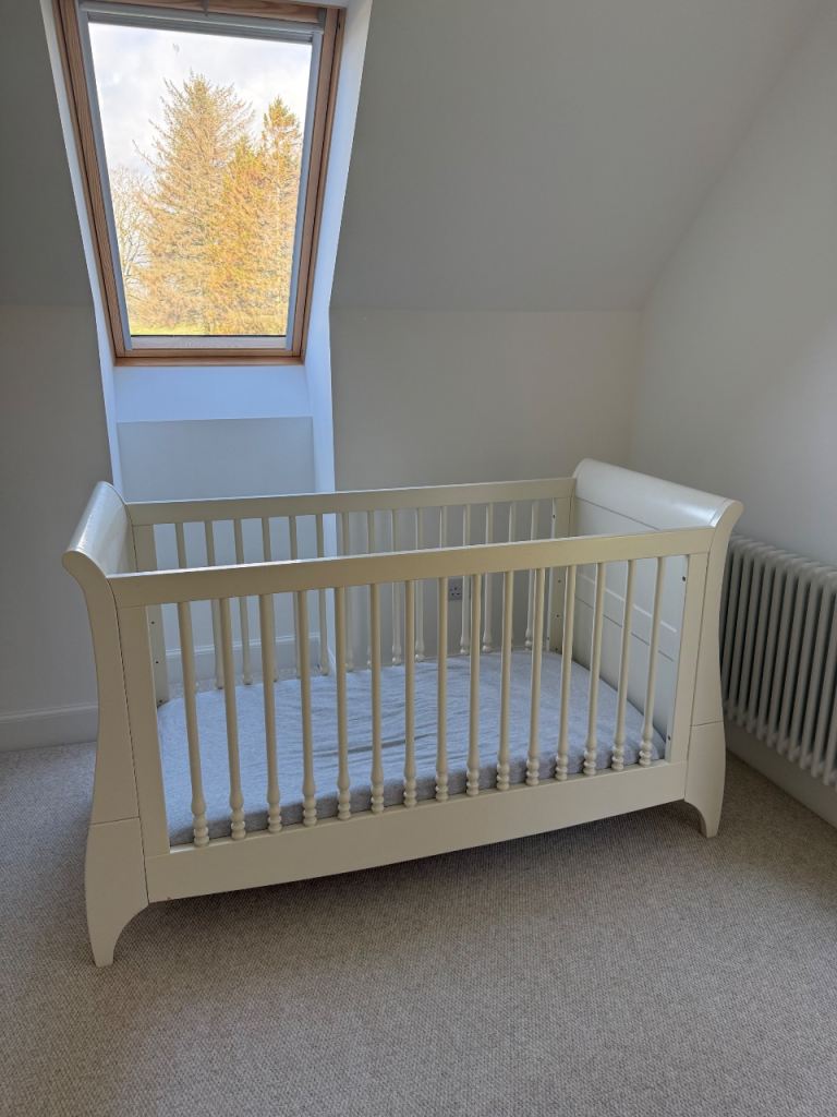 Nursery furniture - 5-piece set