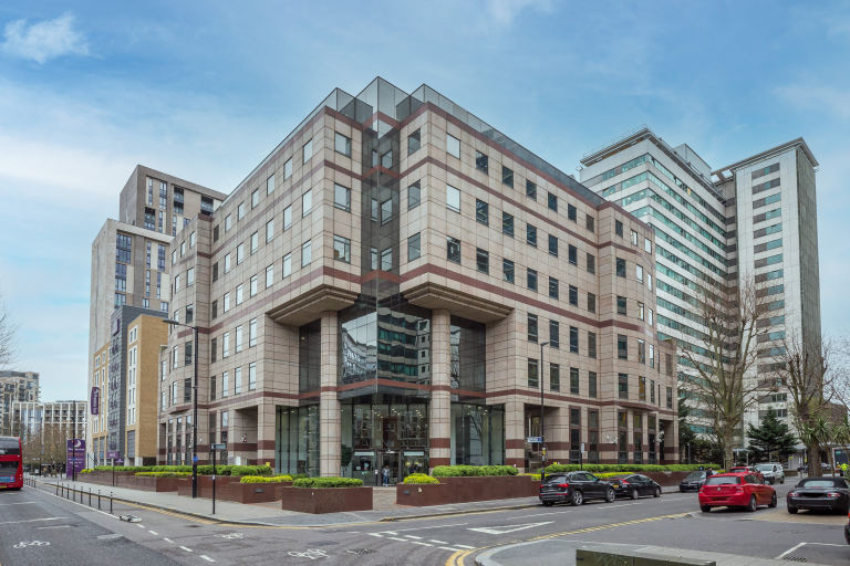 Croydon - CR92ER \ Office for Rent with 2 Workstations