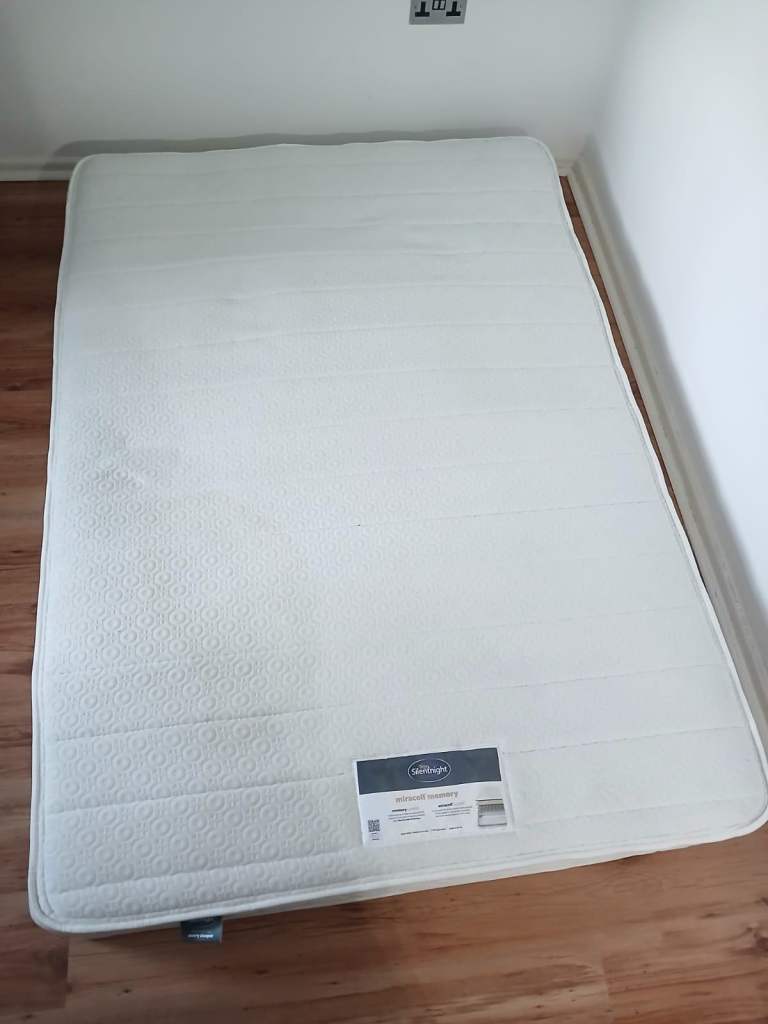 Silentnight Hatfield Memory Foam Double Mattress - Poole BH14