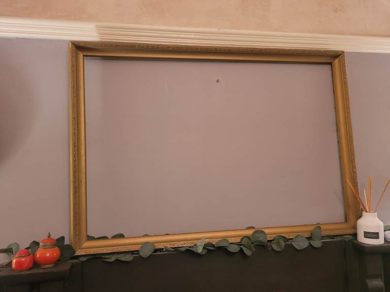 Vintage gilt wood frame prop!