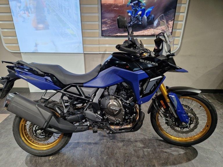 SUZUKI V-STROM 800DE in BLACK/PURPLE