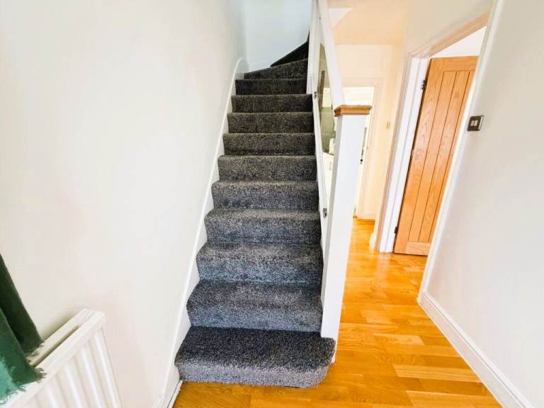 4 Bedroom 2 Receptions 2 Bathroom - Brentmead Gardens, London NW10 7DT