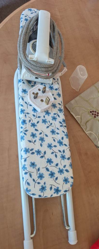 Mini Travel Iron with Folding Handle and UK Plug
