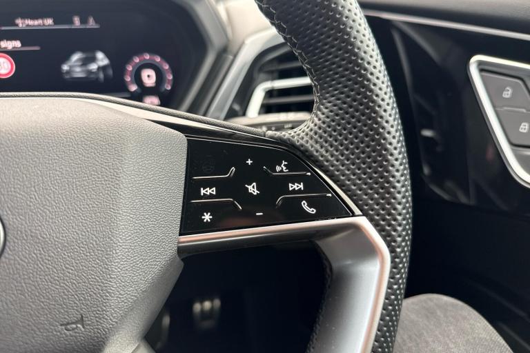  Audi Q4 E Tron 40 S Line Suv 5dr Electric Auto 82kwh 204 Ps Electric