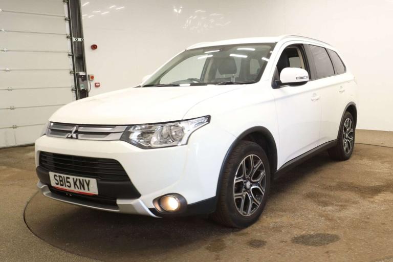 image for 2015 Mitsubishi Outlander 2.3 Outlander GX3 DI-D Auto 4WD 5dr SUV Diesel Automatic