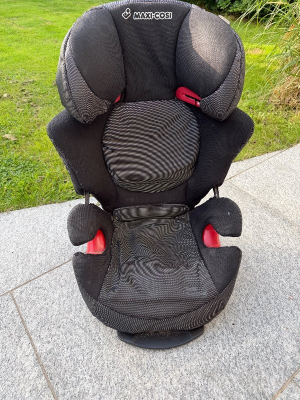 Maxi-Cosi Rodi High Back Booster Car Seat (15–36kg) – Good Condition