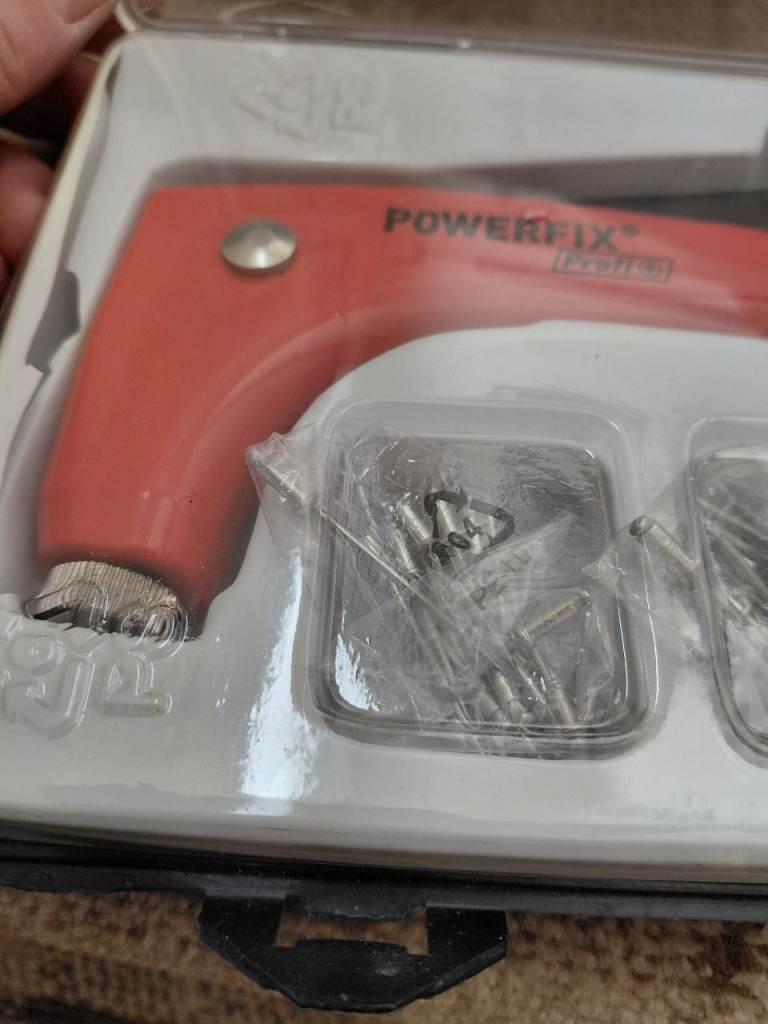 Riveting pliers