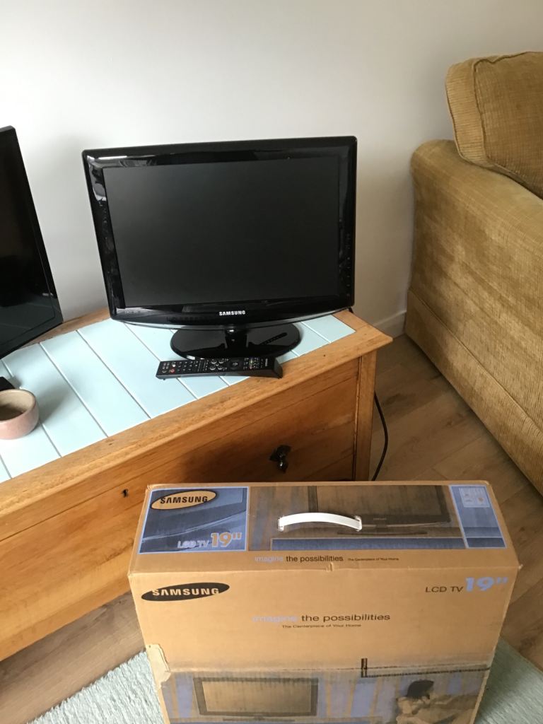 Samsung 19” TV