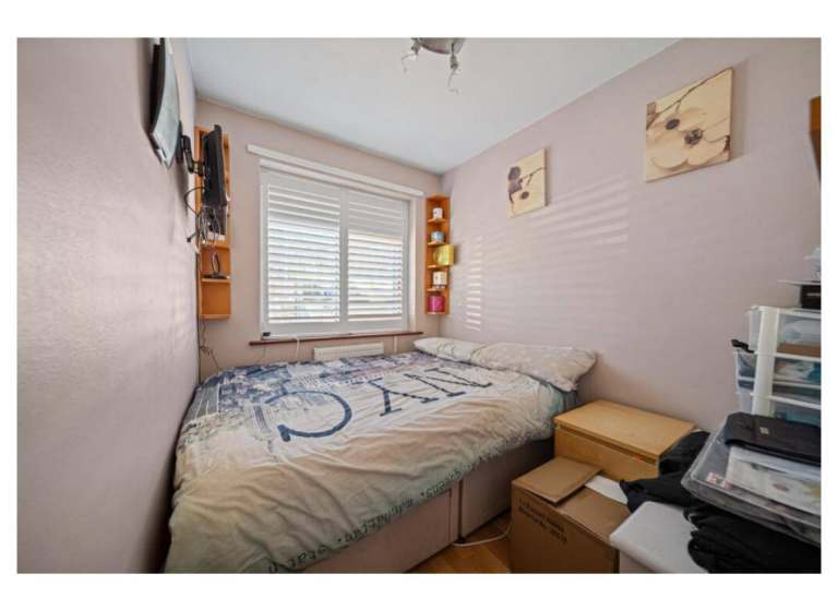 Separate and Spacious Double ROOM for Rent-DA6 7NY