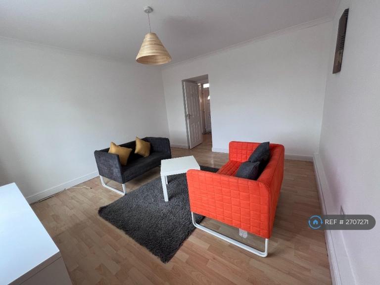 1 bedroom flat in High Street South, Dunstable, LU6 (1 bed) (#2707271)