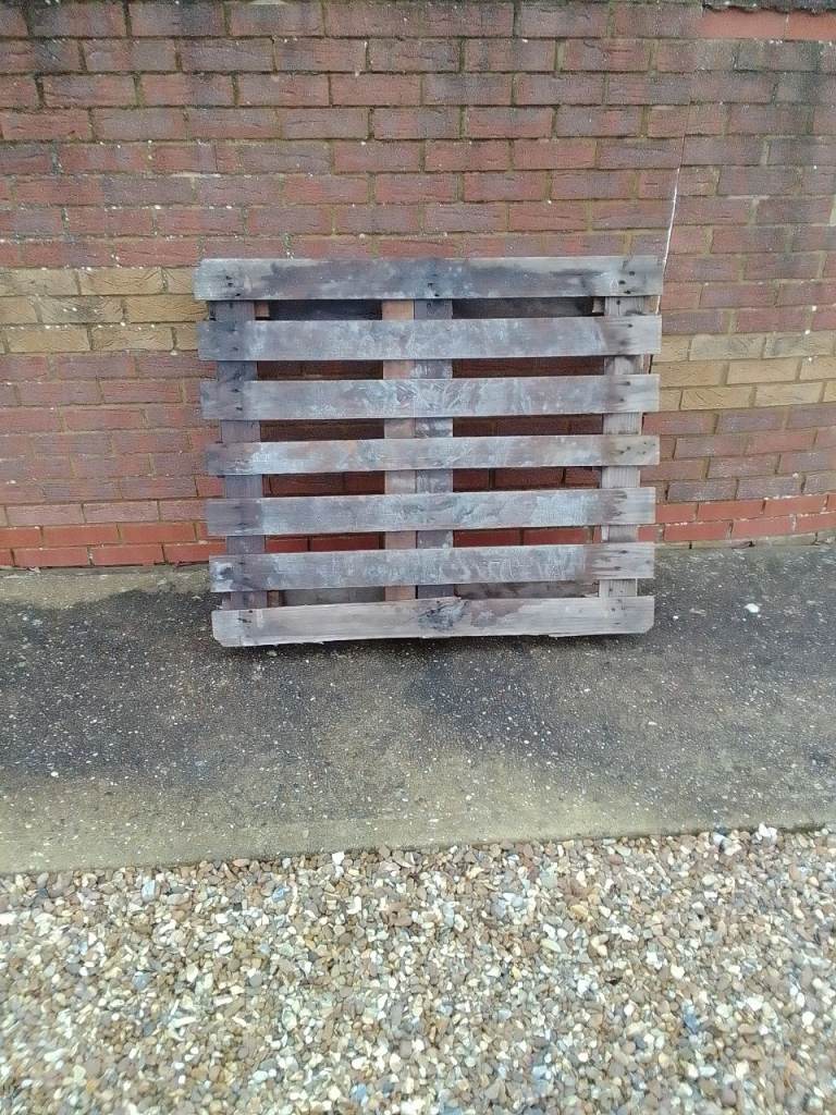 Free wooden pallet