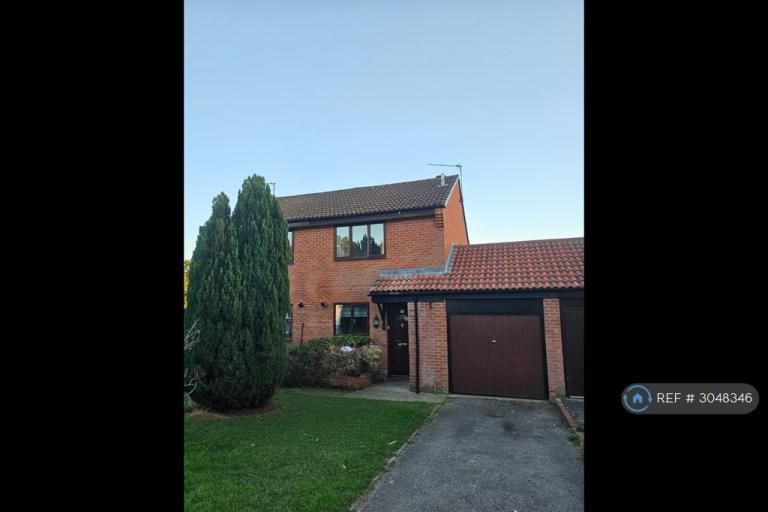 2 bedroom house in Cannock Way, Reading, RG6 (2 bed) (#3048346)