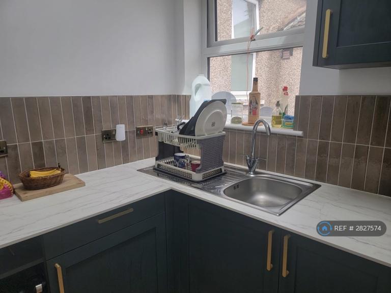 1 bedroom in Myddelton Road, London, N8 (#2827574)