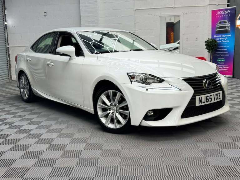 2015 Lexus IS 2.5 Executive Edition E-CVT Euro 5 (s/s) 4dr Saloon Petrol/Ele Automatic