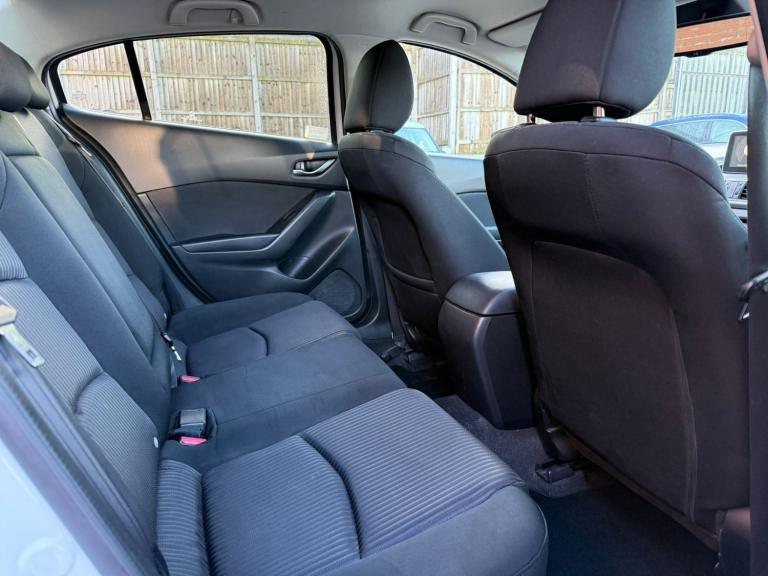 MAZDA MAZDA3 2.2 SKYACTIV-D Sport Nav 2015