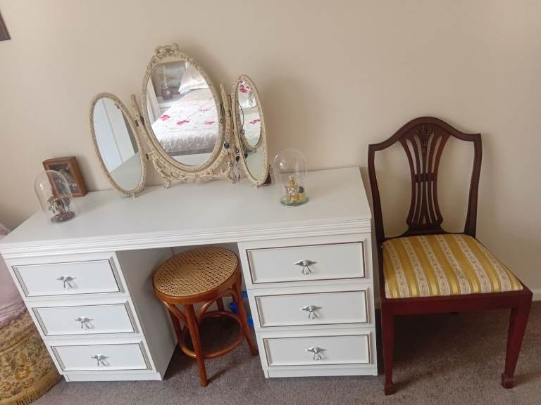 Dressing table and mirror