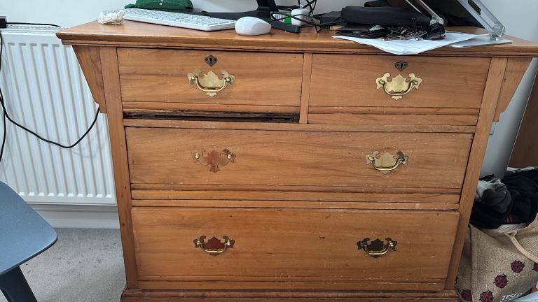 Chest of drawers 