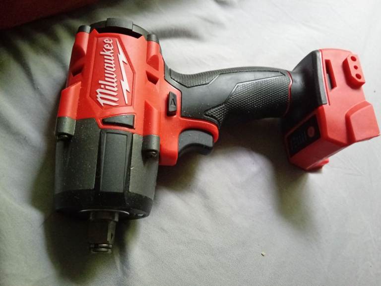 Milwaukee Cordless Impact Wrench – Good Condition