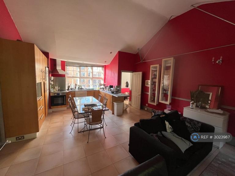 3 bedroom flat in Boswell Court, London, WC1N (3 bed) (#3023987)