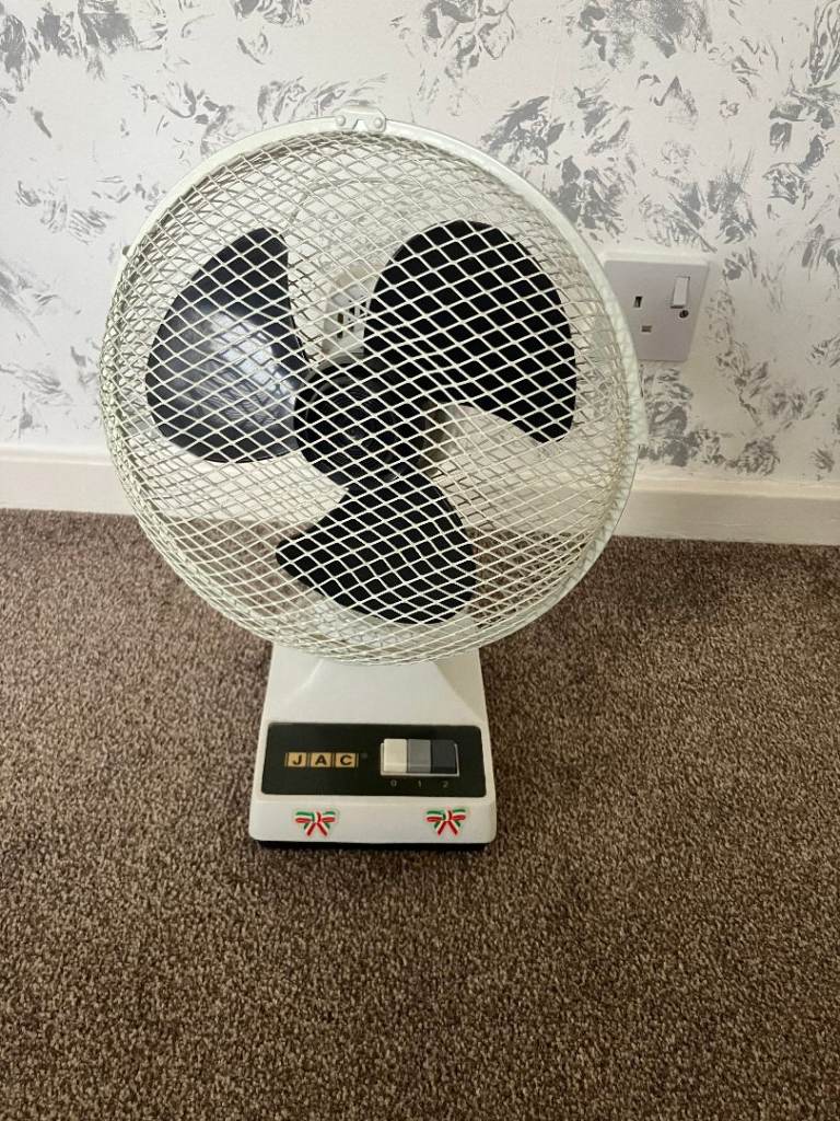 Fan Table Top White Fan 11 inch head 2 speed (From a Smoke Free Home)