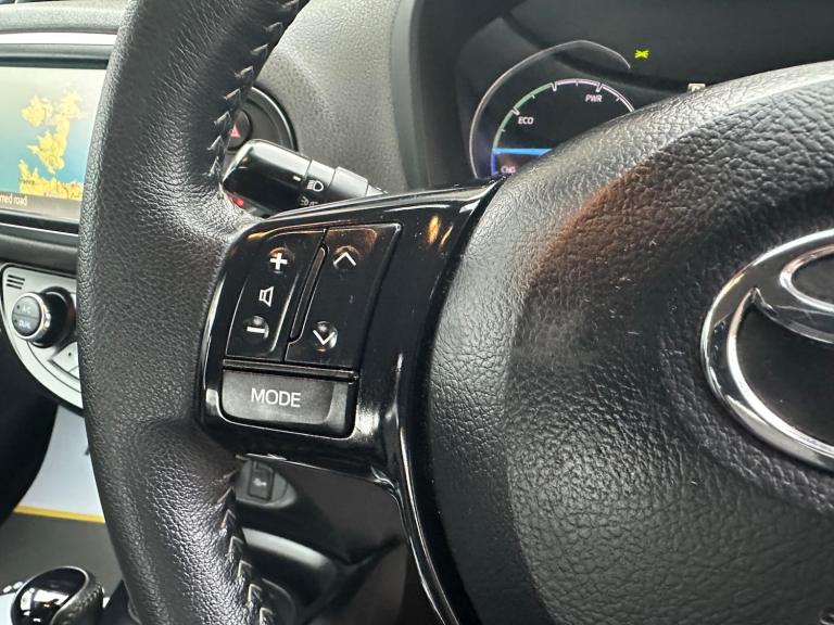 2017 Toyota Yaris 1.5 VVT-h Icon E-CVT Euro 6 (s/s) 5dr HATCHBACK Petrol/Electric Hybrid Automatic