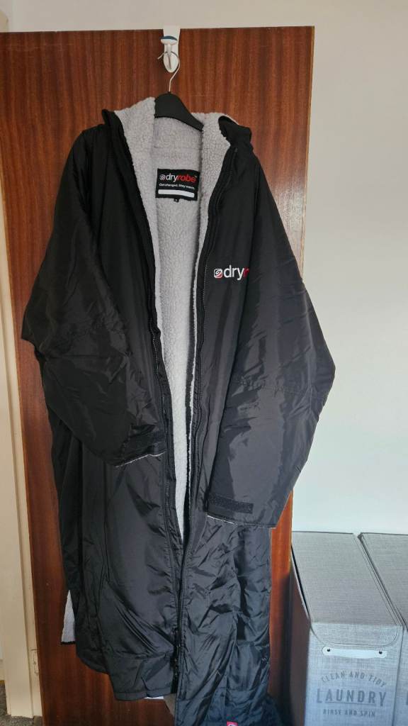 Dry robe mens XL in black. New and never used