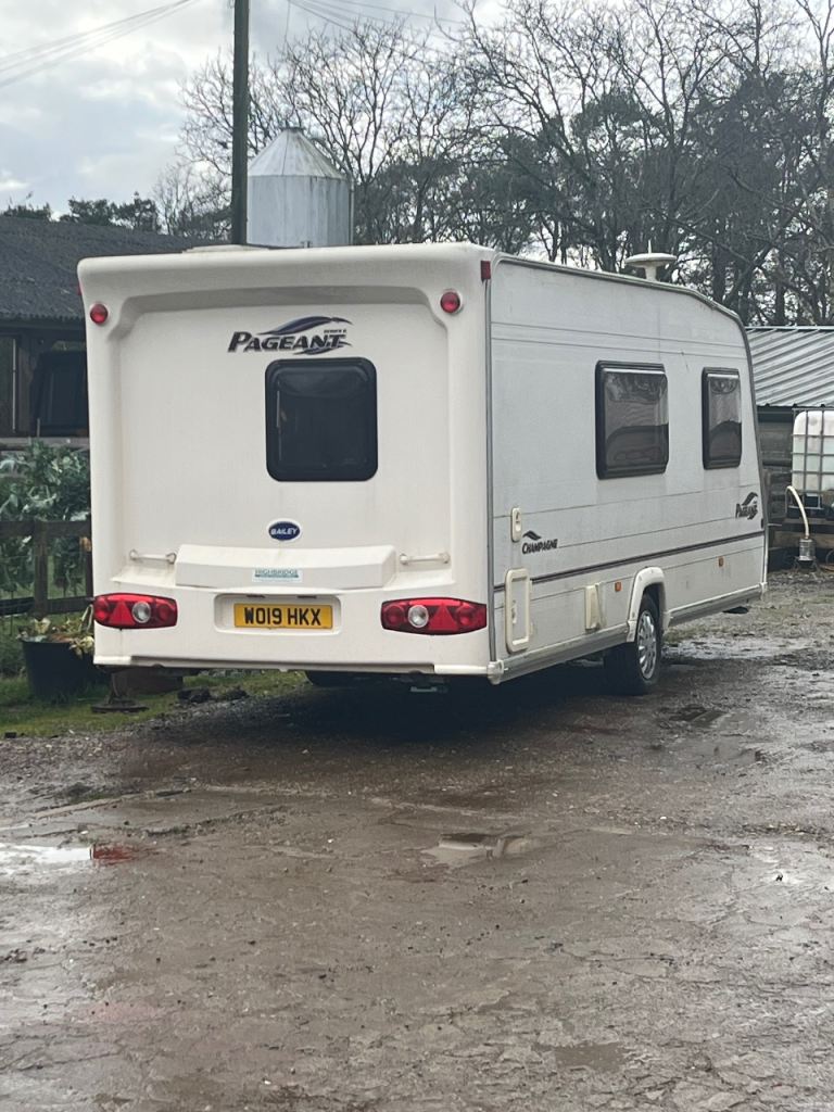 Bailey pageant champagne 