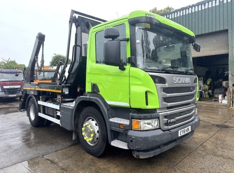 2018 SCANIA P250 SKIP LOADER