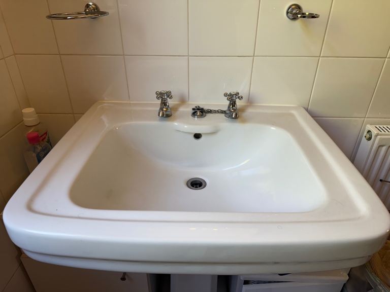 Large White Ceramic Bathroom Sink Basin with Taps 