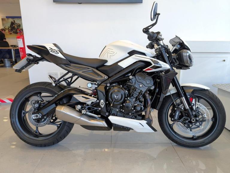 2023 STREET TRIPLE R 750 - FANATSTIC HYPER NAKED BIKE 