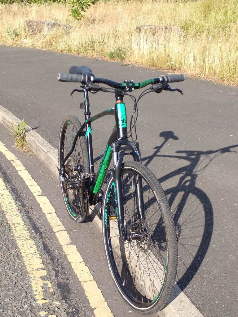 Hybrid Claud Butler Explorer 300! Hydraulic Disc Brakes!