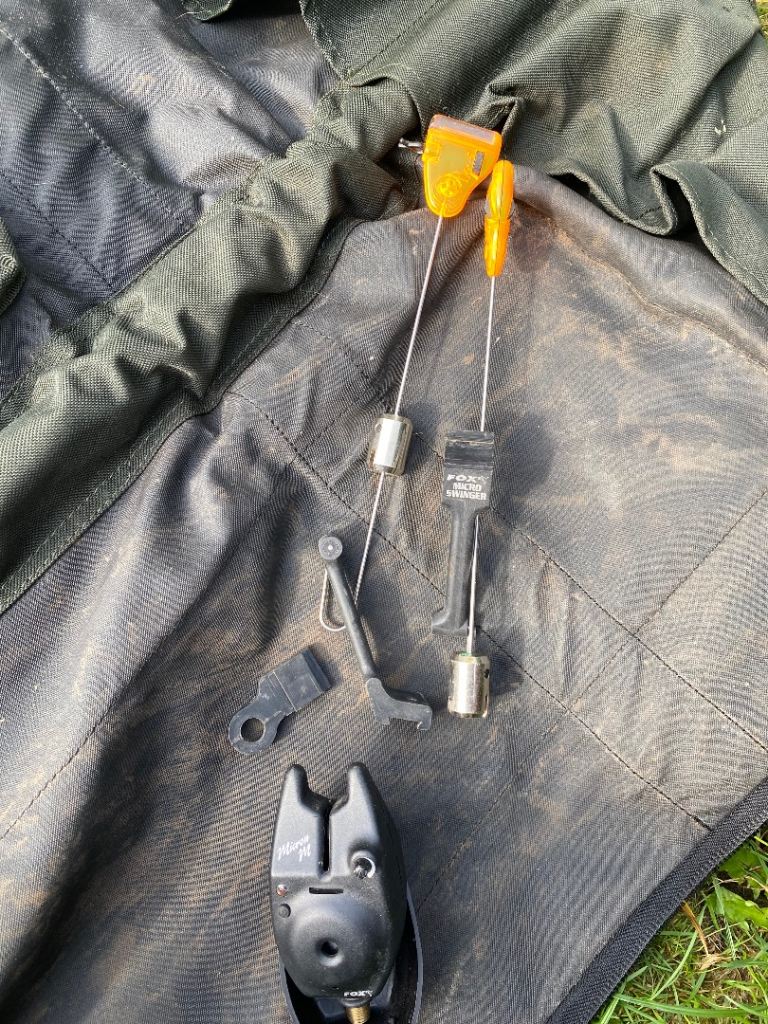 Fox Micron MX Bite Alarm x1 with X2 Swinger and Hanger