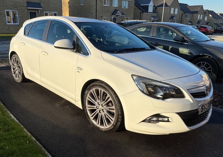 Vauxhall, ASTRA SRI VX LINE Hatchback, 2012, Manual, 1956 (cc), 5 doors