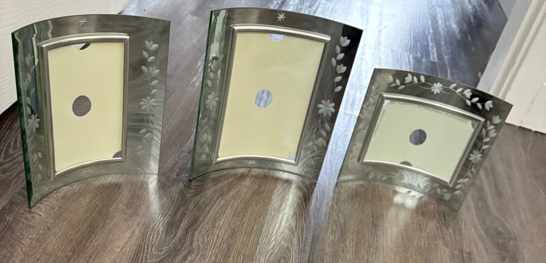 Curved mirrored edge picture frames