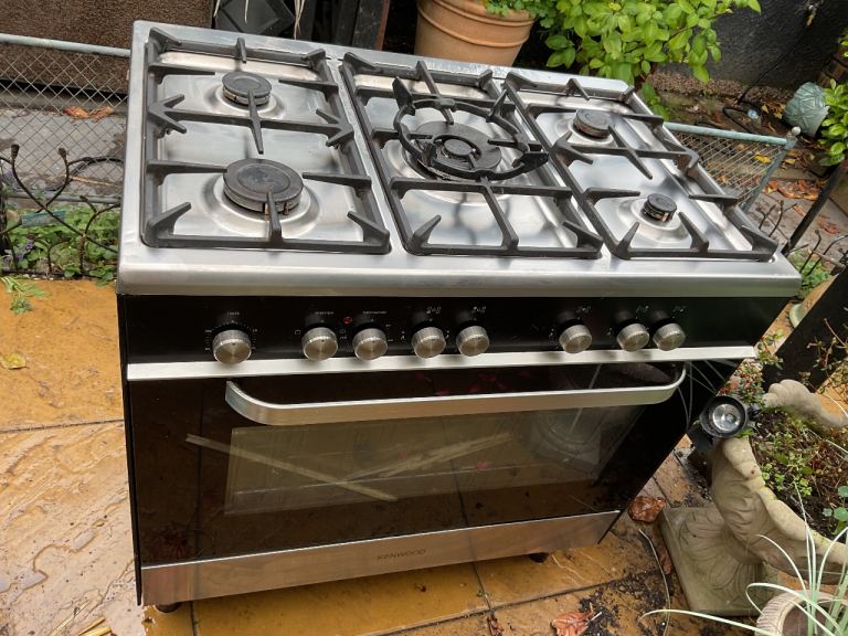 Kenwood 90cm dual fuel cooker. 