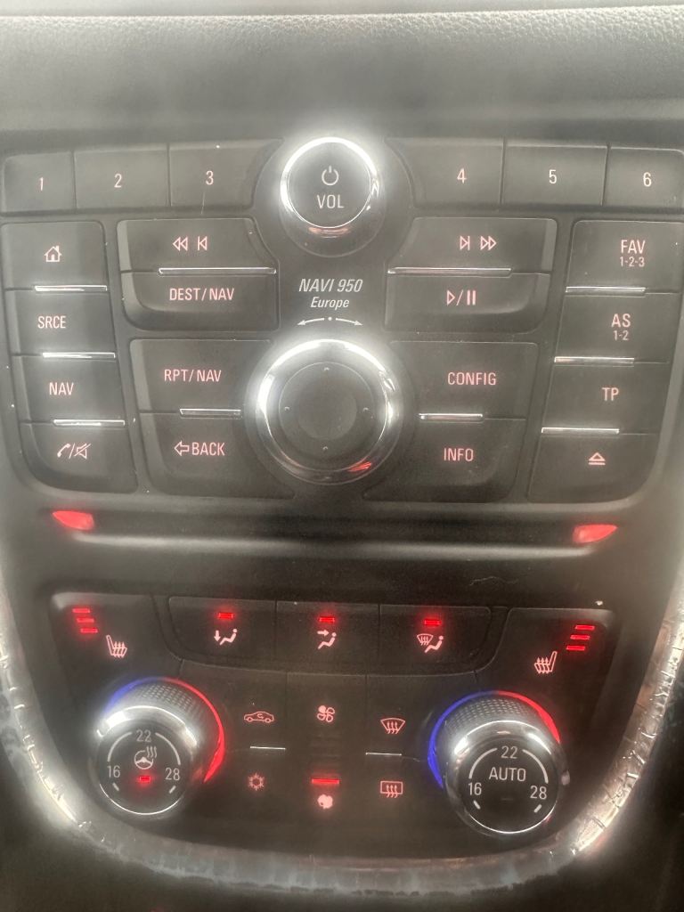 Rare 4X4, Vauxhall, MOKKA, Hatchback, 2014, Manual, 1686 (cc), 5 doors