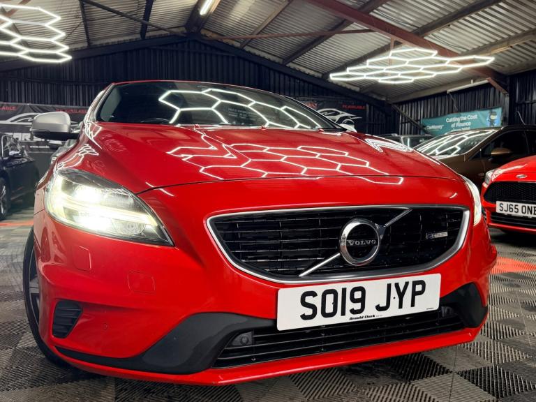 2019 Volvo V40 D2 [122] R DESIGN Edition 5dr HATCHBACK Diesel Manual