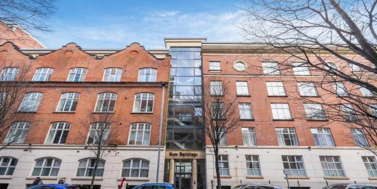 Fully furnished 2 bed 2 bath top floor penthouse for rent