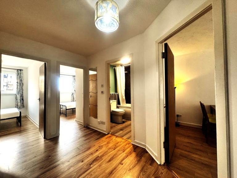 Refresh ground floor 2 bedrooms furnitured flat , Slateford Road, EH11 1QX