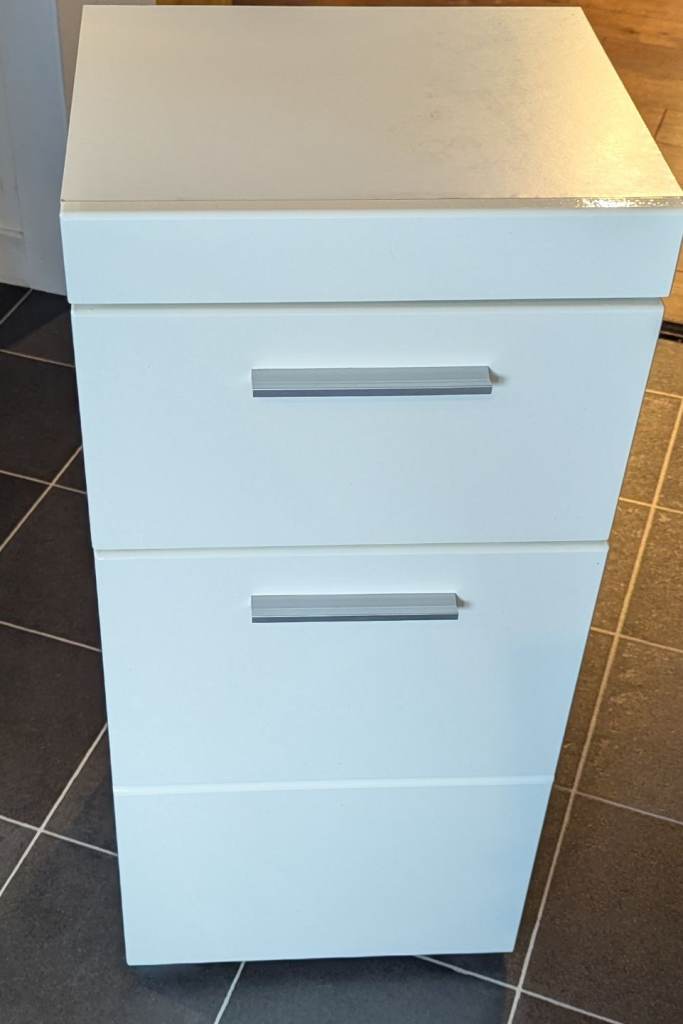 White gloss cabinet