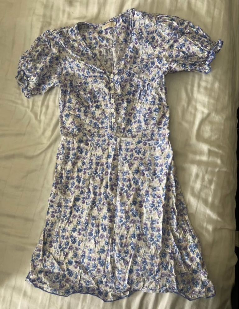 Assorted items of clothing 