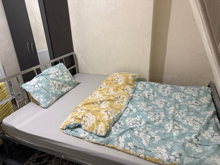Spacious Semi-Double Room for Single Female