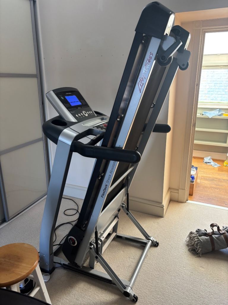 Life Fitness Treadmill – F3 Smart Run