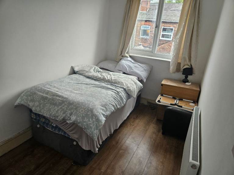 Single room with very clean friendly couple 
