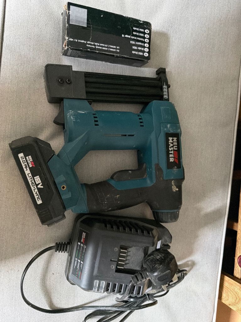 Neu Master Cordless Nailer/Stapler Kit – Good Condition