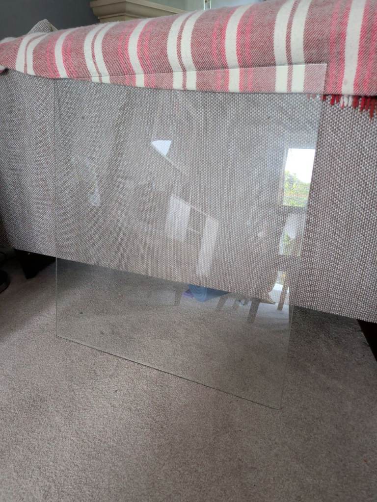 Glass splashback