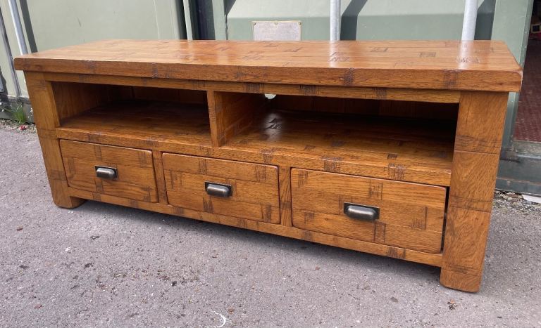 Large solid oak TV stand from Oak Furniture Land